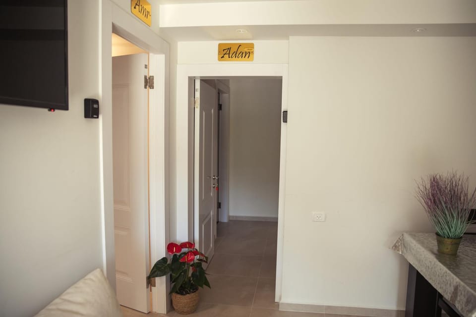 Adan - Suietes Bed and Breakfast in North District