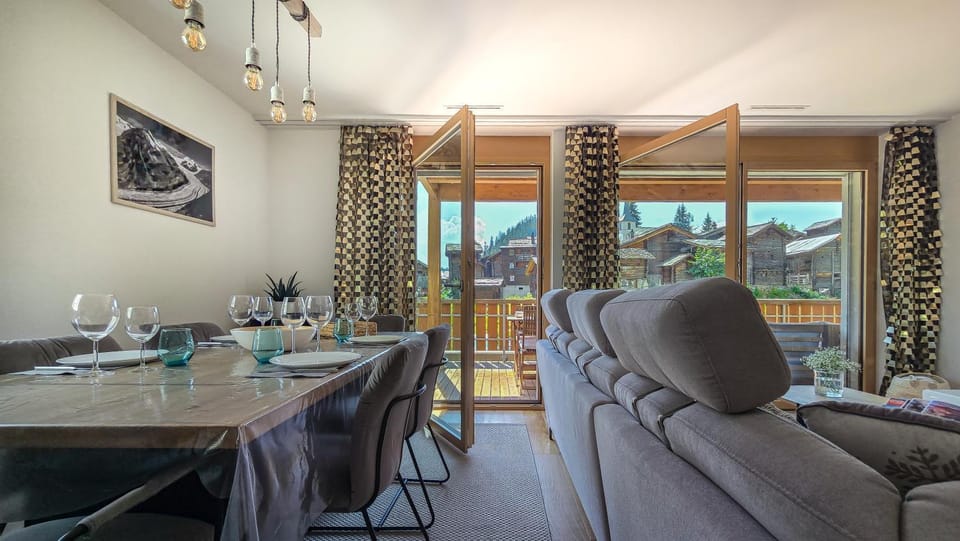 Living room, Dining area