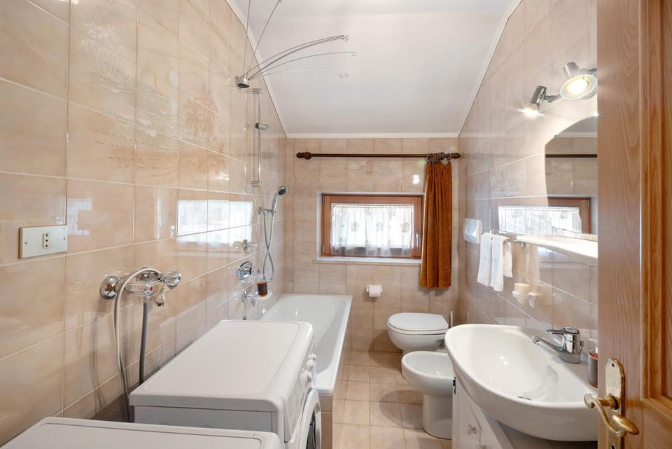 Bathroom, Living room