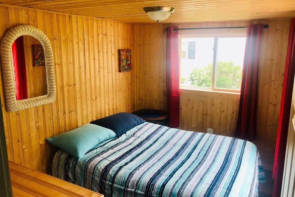 lovely chalet near the beach Chalet in Prince Edward County