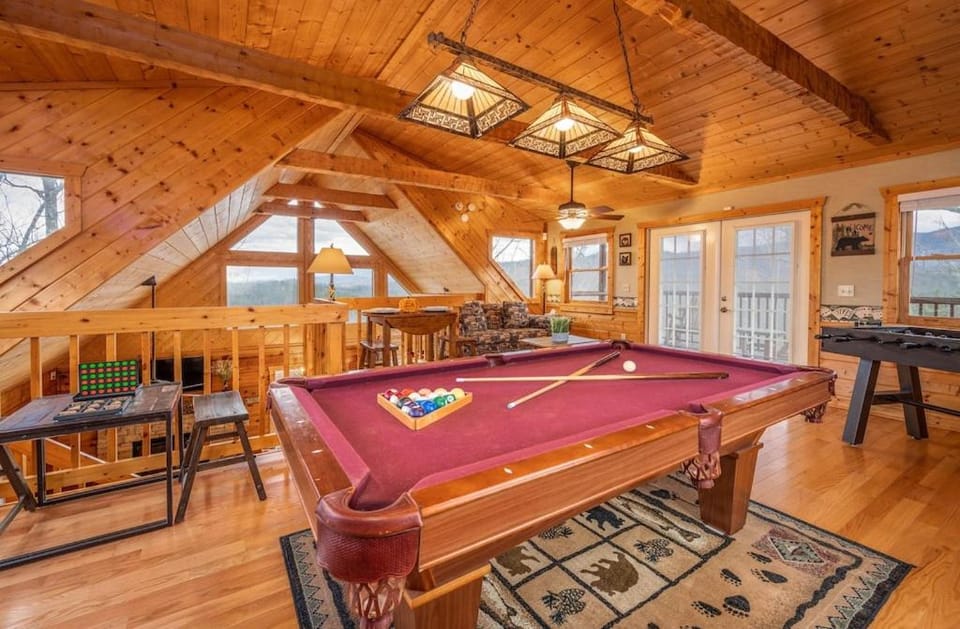 Breathtaking Views No-Stair Entry, Hot Tub, Pool Table & Seasonal Pool Access House in Sevier County