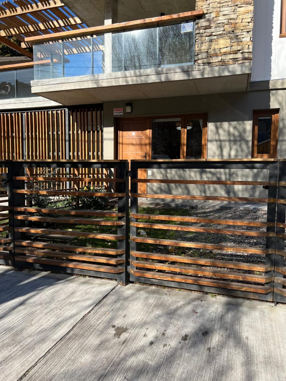 Property building, Facade/entrance, Day