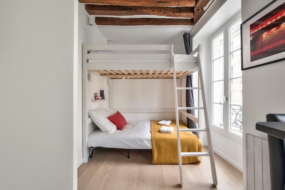 Bed, Living room