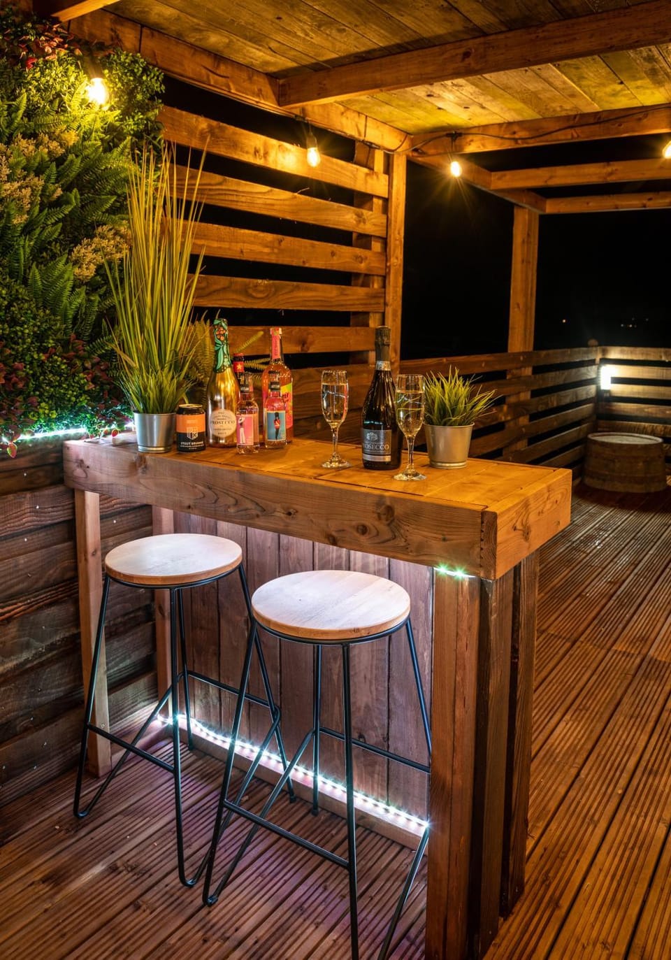 Lounge or bar, Dining area, Drinks