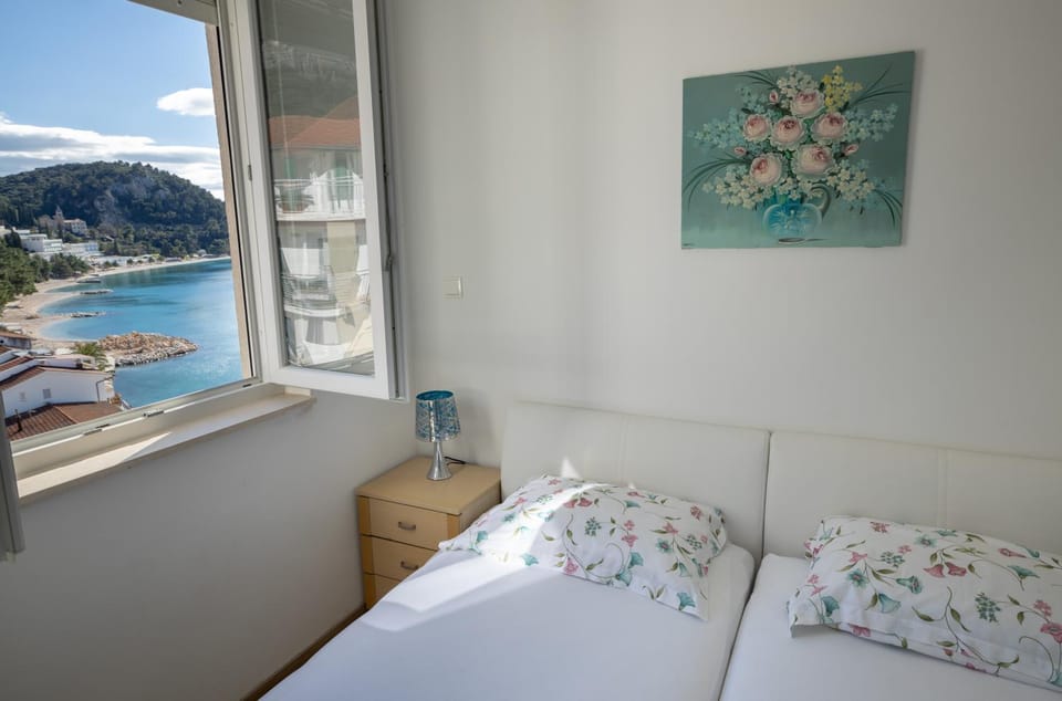Bed, Bedroom, River view, Sea view