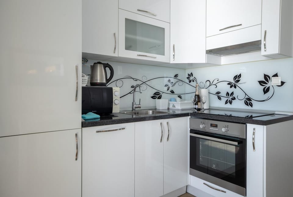 Kitchen or kitchenette, Communal kitchen
