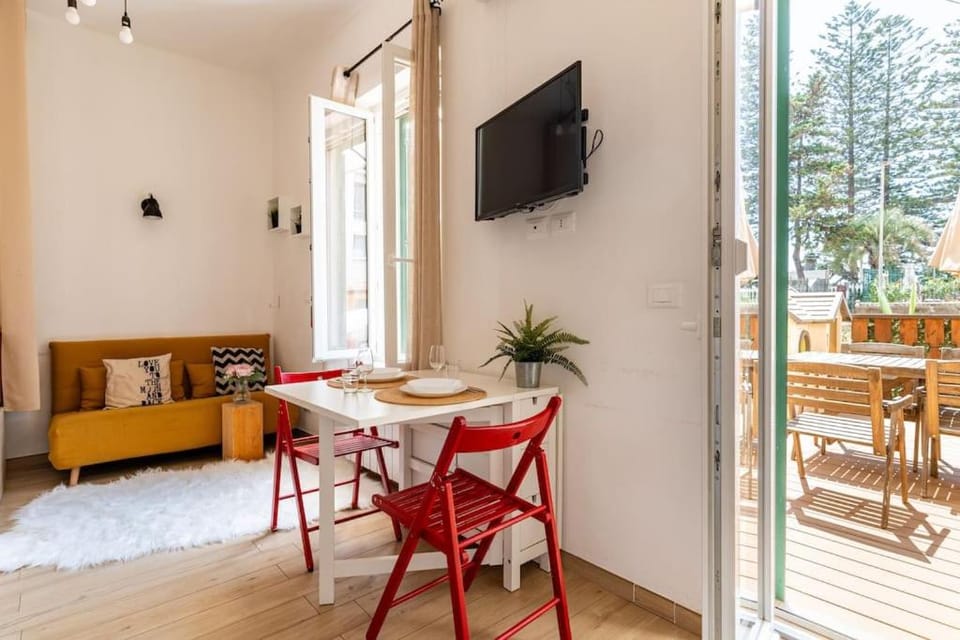 Patio, Day, TV and multimedia, View (from property/room), Balcony/Terrace, Living room, Seating area, Dining area, Evening entertainment