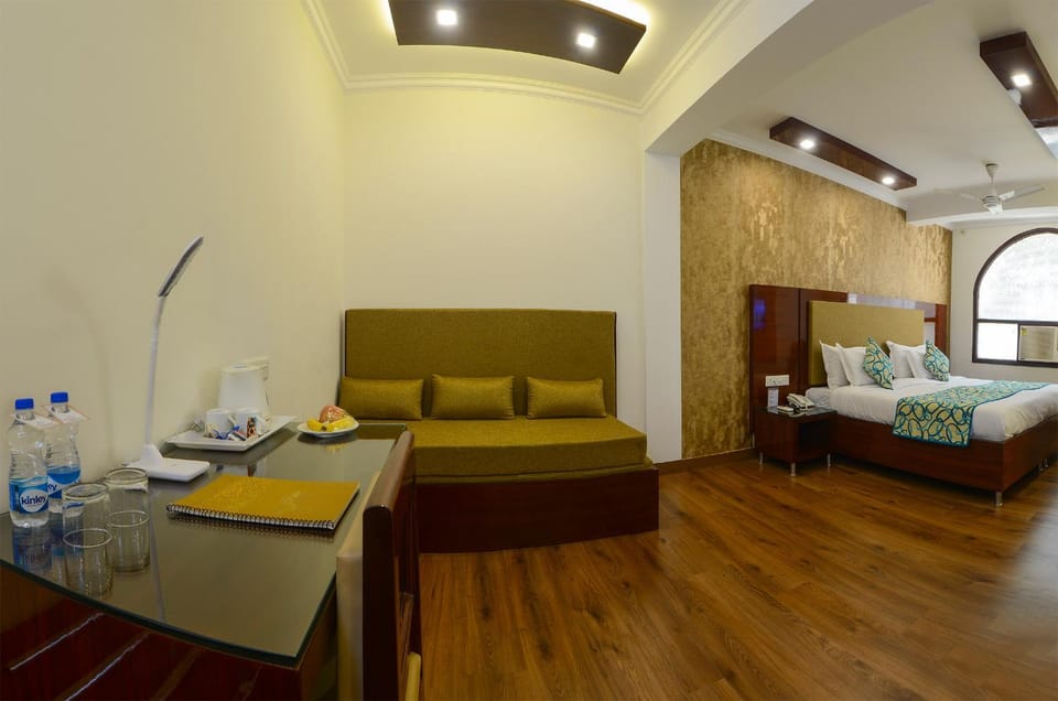 Bed, Living room, Photo of the whole room, Family