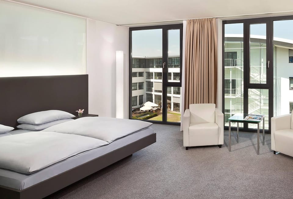 Bed, Garden, View (from property/room), Bedroom