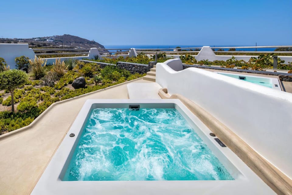 Day, Natural landscape, Hot Tub, Garden view, Mountain view, Pool view, Sea view