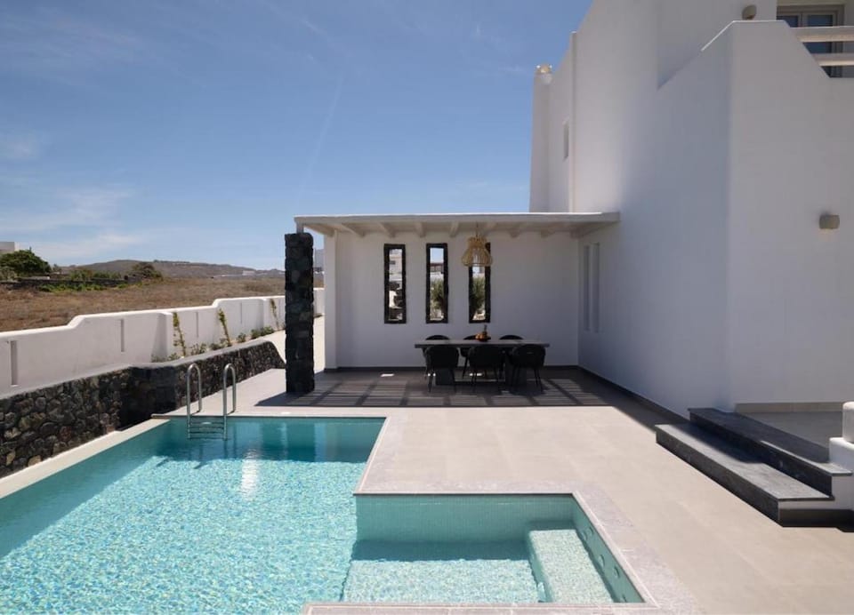 Day, Seating area, Swimming pool, Time of day