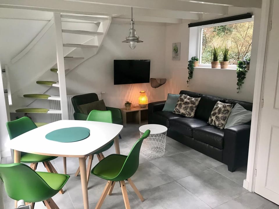 Living room, Seating area, Dining area