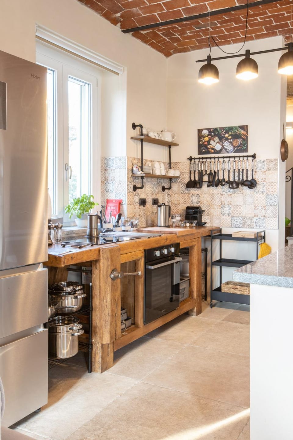 Coffee/tea facilities, Kitchen or kitchenette, dishwasher, oven, stove, toaster, kitchen