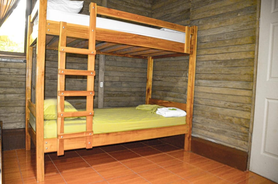Hospedaje y alojamiento Cabañas Don Beto Bed and Breakfast in Puntarenas Province