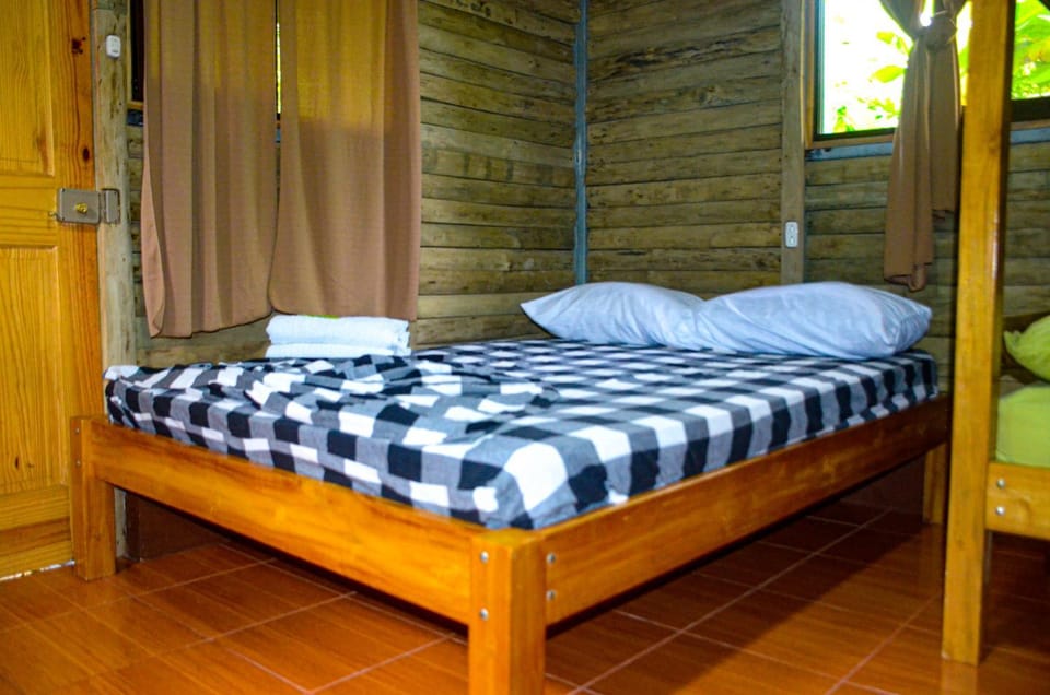 Hospedaje y alojamiento Cabañas Don Beto Bed and Breakfast in Puntarenas Province