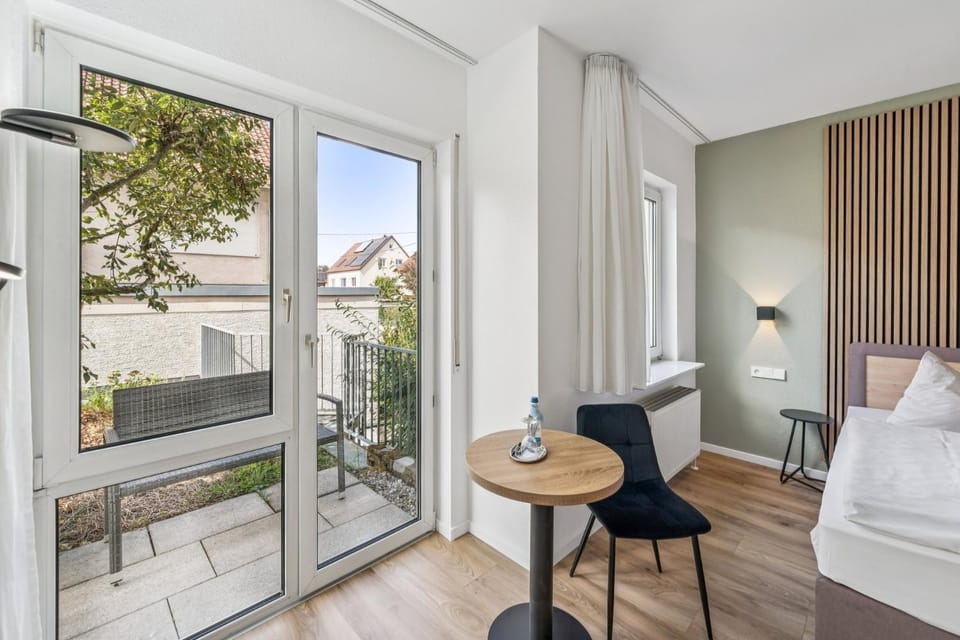 Balcony/Terrace, Photo of the whole room, Seating area, Dining area, Bedroom