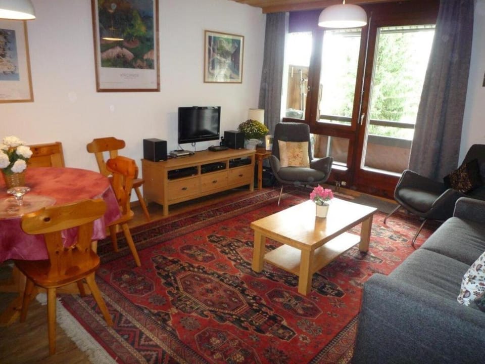 TV and multimedia, Living room, Dining area
