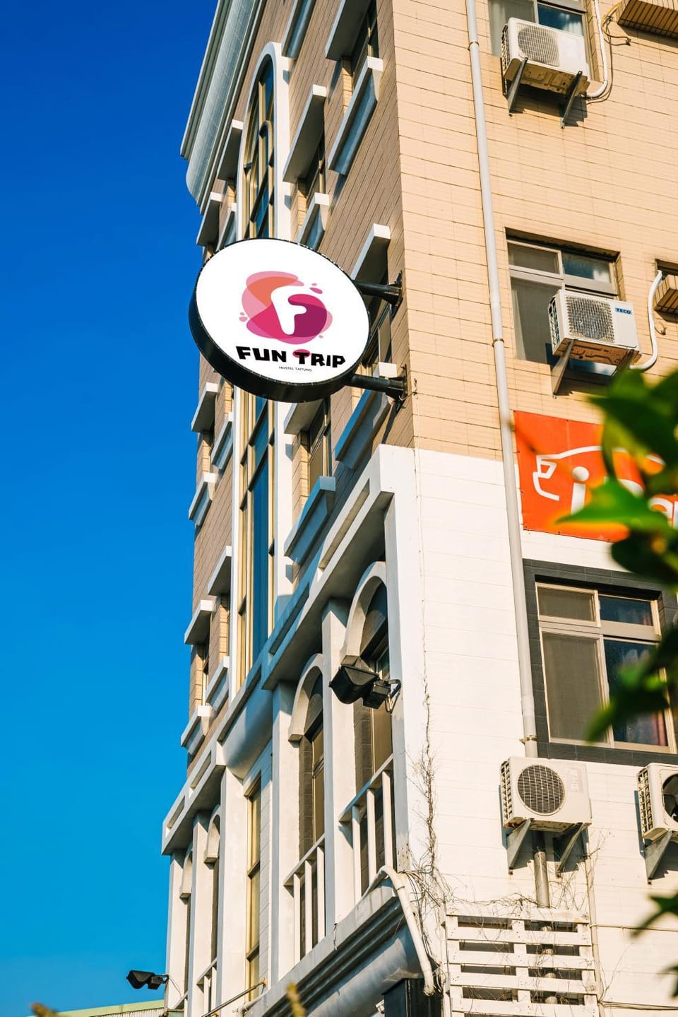 Nearby landmark, Facade/entrance, Property logo or sign