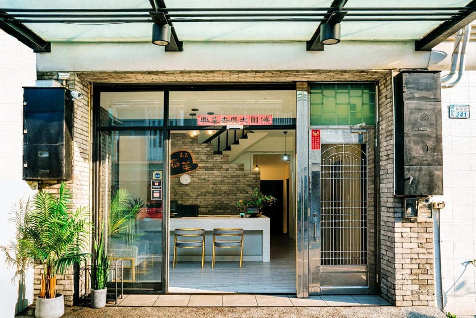 Facade/entrance