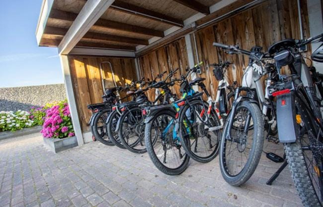 Cycling, Inner courtyard view