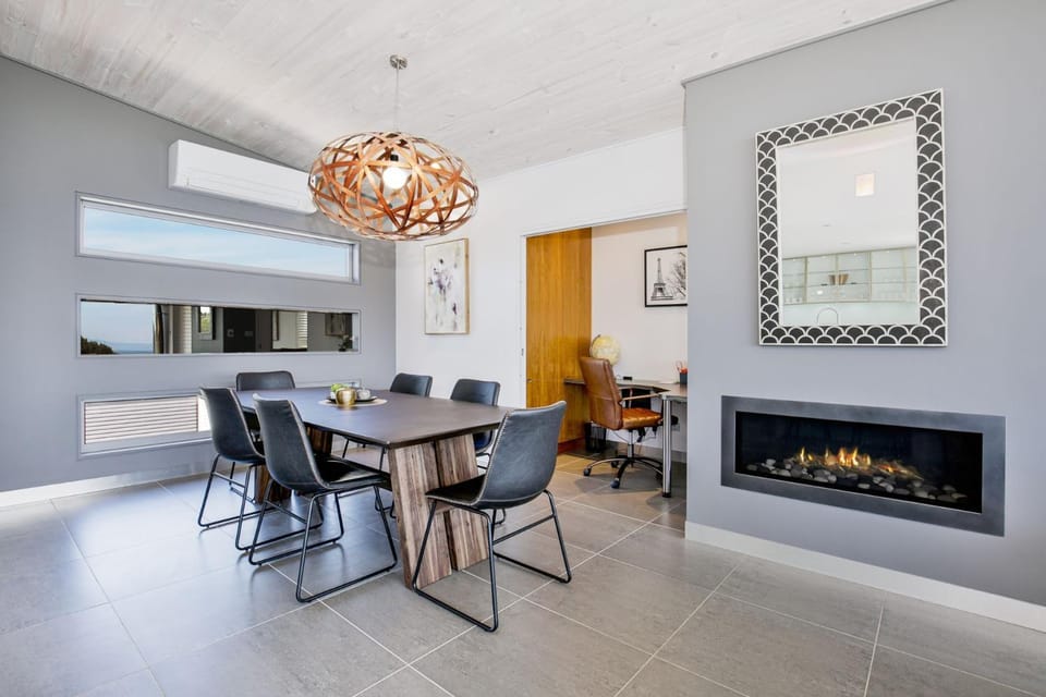 Yelo at Culburra I Pet Friendly I 1 Min Walk to Beach House in Culburra Beach