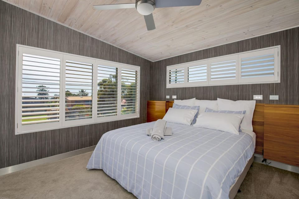 Yelo at Culburra I Pet Friendly I 1 Min Walk to Beach House in Culburra Beach