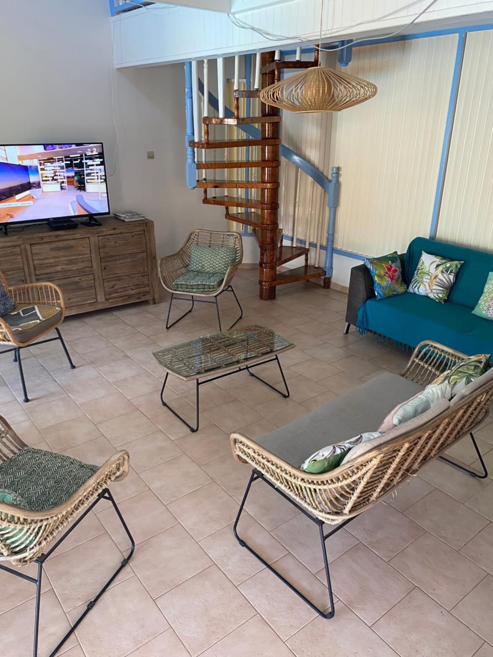Communal lounge/ TV room, TV and multimedia, Living room
