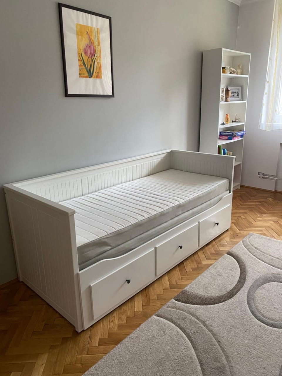 Bed, Living room
