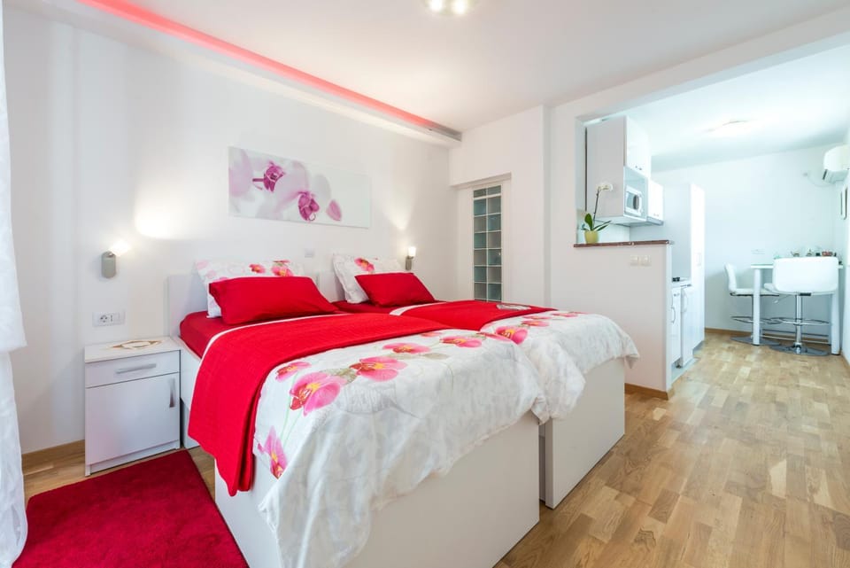 Kitchen or kitchenette, Photo of the whole room, Bedroom