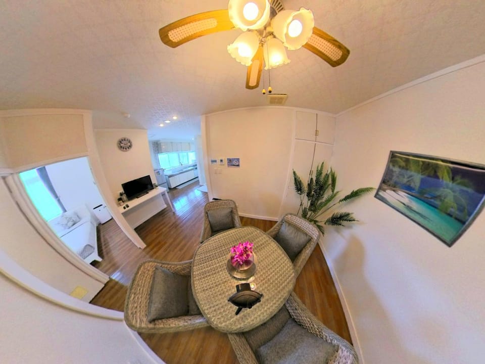 TV and multimedia, Living room, Photo of the whole room, Seating area, Dining area