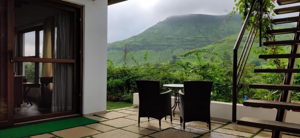 Balcony/Terrace, Mountain view, Inner courtyard view