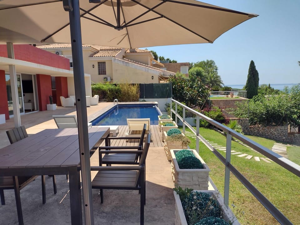 Garden, Balcony/Terrace, Pool view