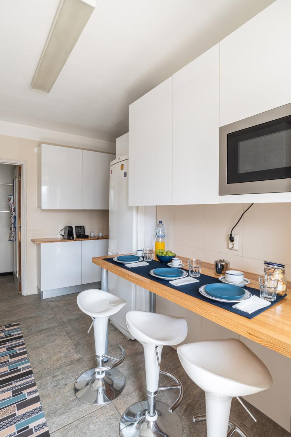 Kitchen or kitchenette, Dining area