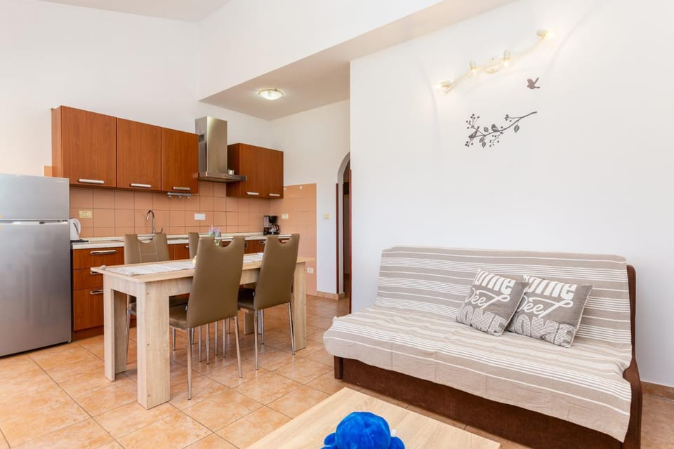 Kitchen or kitchenette, Living room, Dining area