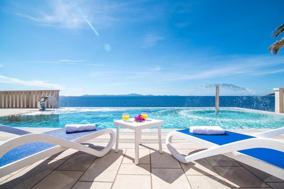 Swimming pool, Swimming pool