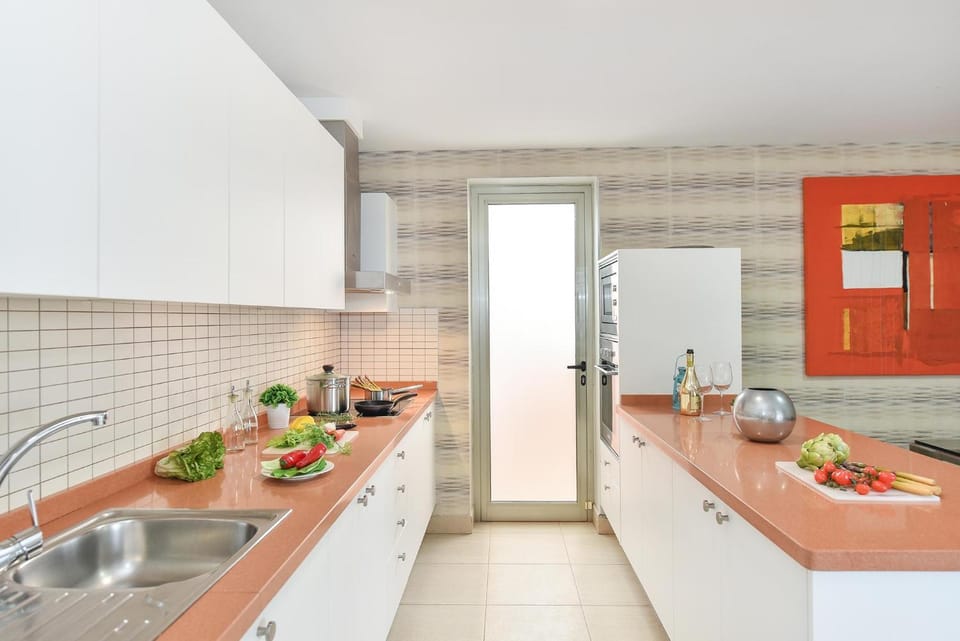 Kitchen or kitchenette, Food and drinks