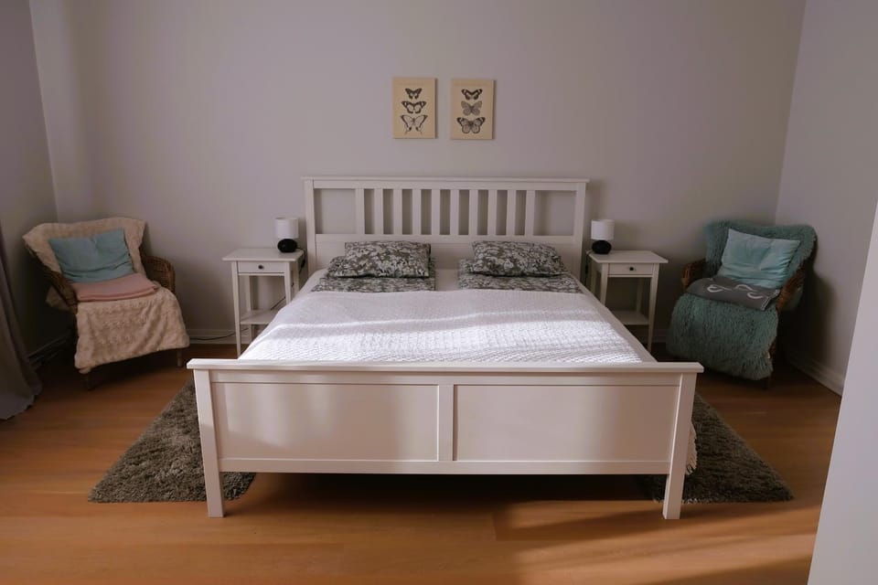Bed, Other, Other, Other, Photo of the whole room, Seating area, Bedroom, towels, towels