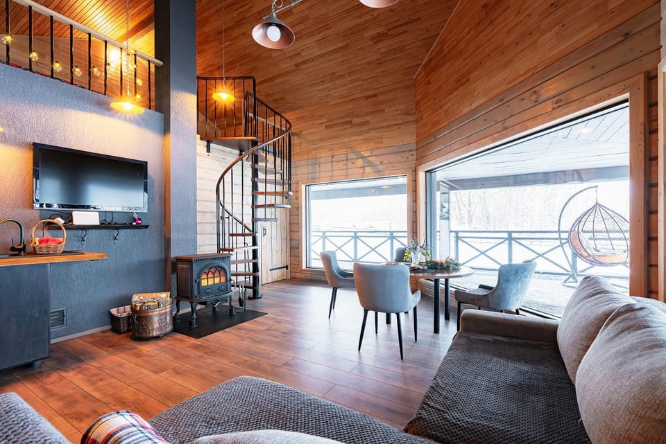 TV and multimedia, Kitchen or kitchenette, Living room, Seating area, Dining area