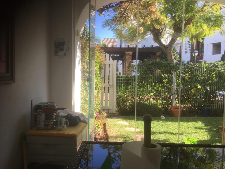 2 Bed Apartment - Sleeps 4 - Pool Patio Garden Apartment in Marbella