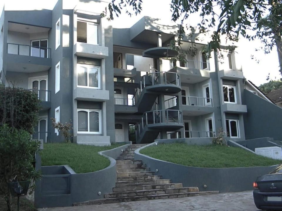 Property building, Quiet street view