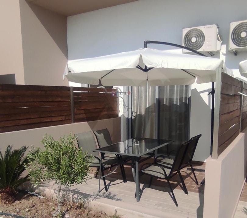 Day, Dining area