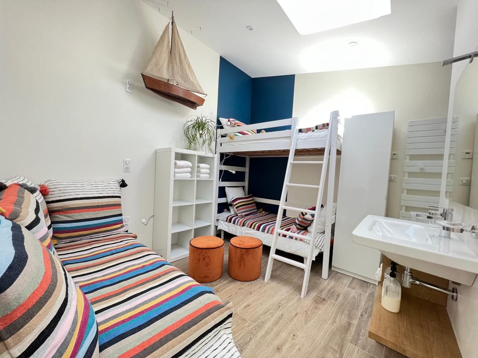 Bathroom, Bedroom, Public Bath