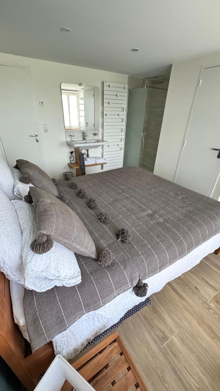 Bathroom, Bedroom