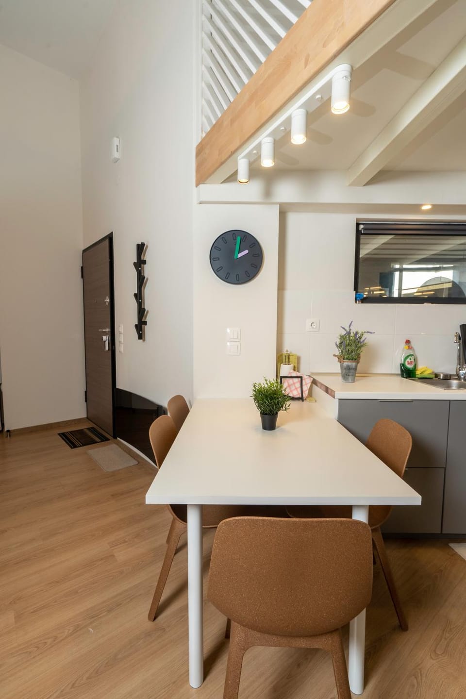 Dining area, kitchen