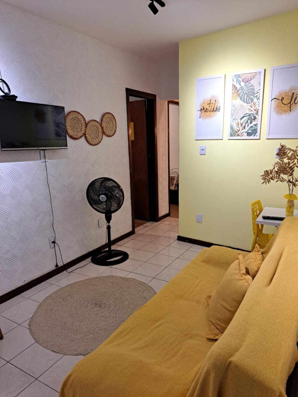 TV and multimedia, Living room, Seating area, fireplace