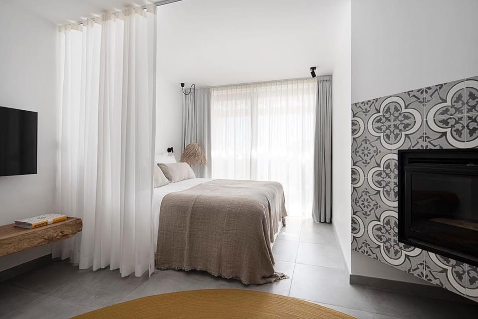 Bed, Living room, flat iron