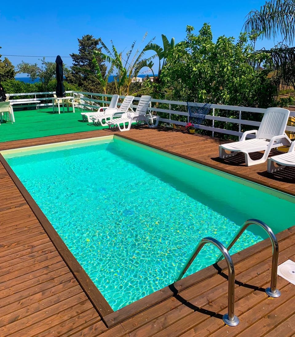 Swimming pool, sunbed