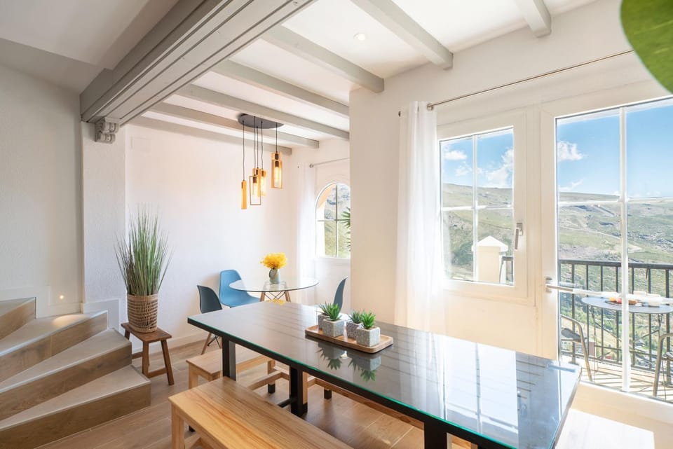 Beautifully Renovated 4 Bedroom Apt + Kid's Room Chalet in Sierra Nevada