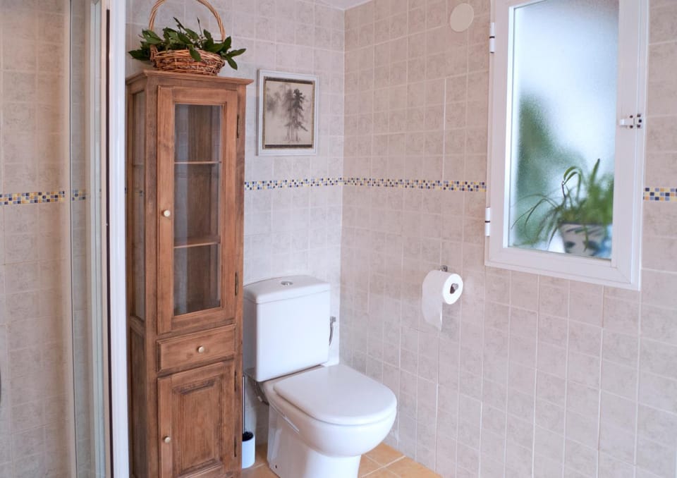 Shower, Bathroom, Garden view