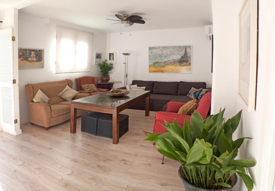 Living room, Lounge or bar, Seating area, Street view